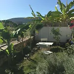 Urla'da Tatli, Huzurlu, Bahceli Bir Ev 度假居 乌尔拉