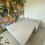 Urla'da Tatli, Huzurlu, Bahceli Bir Ev 度假居