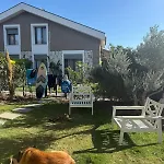 Urla'da Tatli, Huzurlu, Bahceli Bir Ev 度假居 *