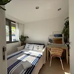 Urla'da Tatli, Huzurlu, Bahceli Bir Ev 度假居 *