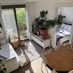 Urla'da Tatli, Huzurlu, Bahceli Bir Ev * 乌尔拉