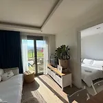Urla'da Tatli, Huzurlu, Bahceli Bir Ev