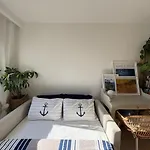Urla'da Tatli, Huzurlu, Bahceli Bir Ev 度假居 *
