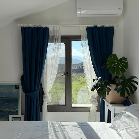 Urla'da Tatli, Huzurlu, Bahceli Bir Ev * Urla