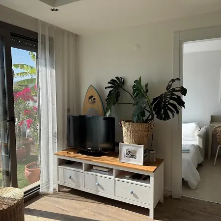 Urla'da Tatli, Huzurlu, Bahceli Bir Ev *