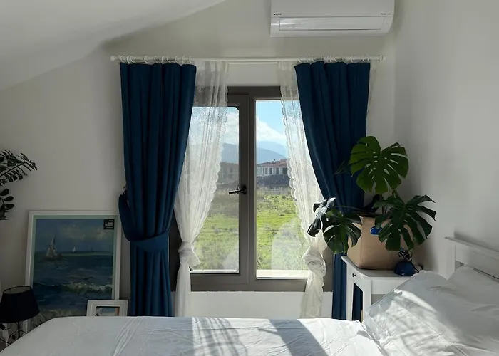 Urla'da Tatli, Huzurlu, Bahceli Bir Ev * Urla