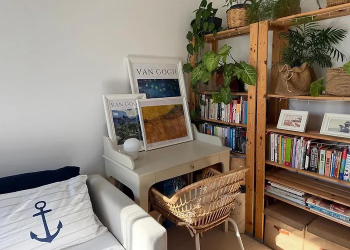 Urla'da Tatli, Huzurlu, Bahceli Bir Ev أورلا