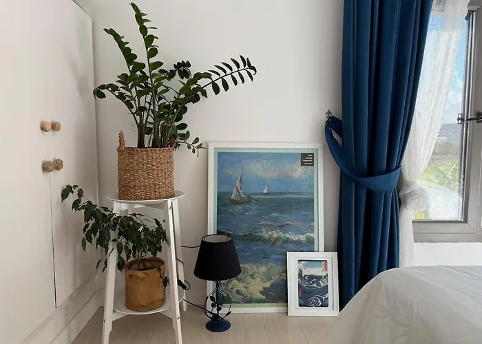 Urla'da Tatli, Huzurlu, Bahceli Bir Ev