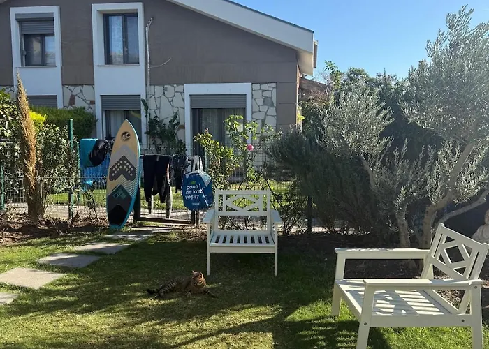 Urla'da Tatli, Huzurlu, Bahceli Bir Ev Semesterbostad *
