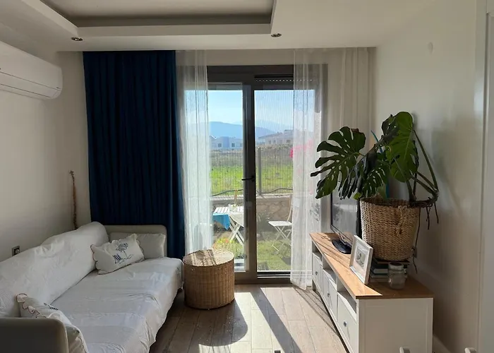 Urla'da Tatli, Huzurlu, Bahceli Bir Ev Ferienhaus