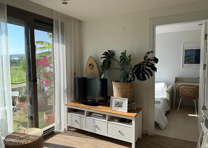 Urla'da Tatli, Huzurlu, Bahceli Bir Ev *