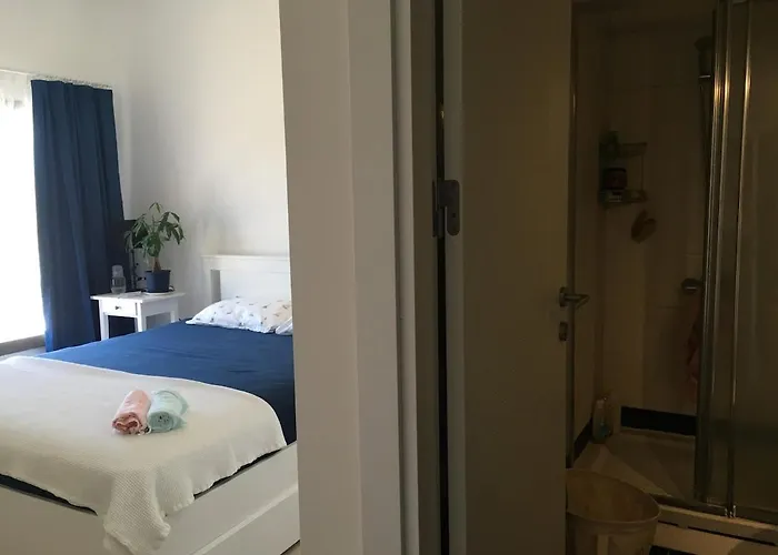 Urla'da Tatli, Huzurlu, Bahceli Bir Ev Urla