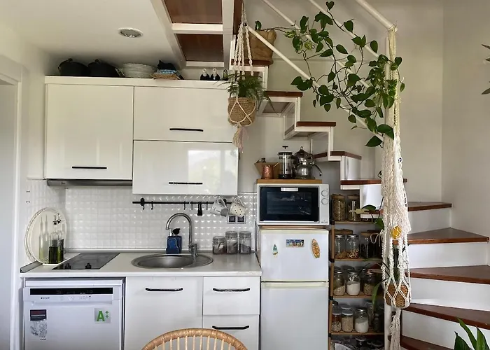 Urla'da Tatli, Huzurlu, Bahceli Bir Ev Hébergement de vacances Urla