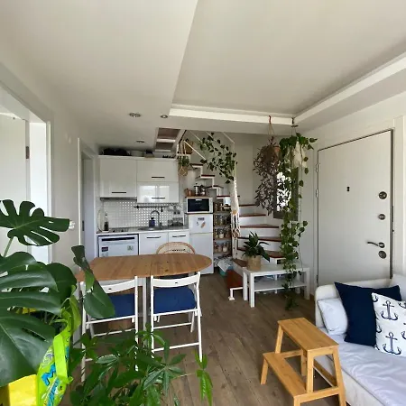 Urla'da Tatli, Huzurlu, Bahceli Bir Ev Holiday home *