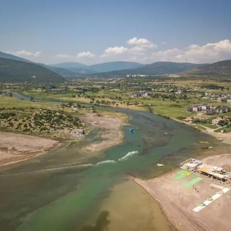 Urla'da Tatli, Huzurlu, Bahceli Bir Ev *