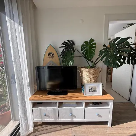 Urla'da Tatli, Huzurlu, Bahceli Bir Ev Holiday home