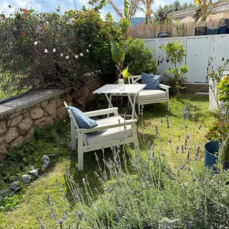 Urla'da Tatli, Huzurlu, Bahceli Bir Ev *