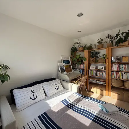 Urla'da Tatli, Huzurlu, Bahceli Bir Ev Urla