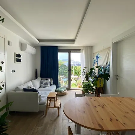 Urla'da Tatli, Huzurlu, Bahceli Bir Ev Holiday home Urla