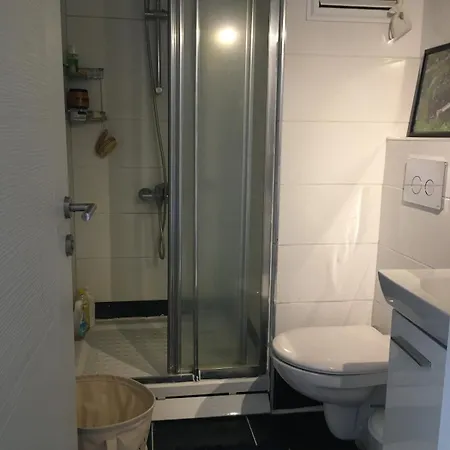 Urla'da Tatli, Huzurlu, Bahceli Bir Ev