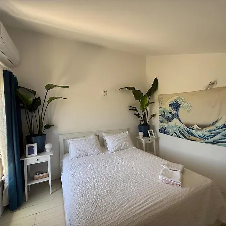 Urla'da Tatli, Huzurlu, Bahceli Bir Ev * Urla