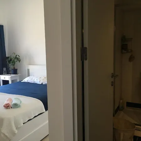 Urla'da Tatli, Huzurlu, Bahceli Bir Ev Urla