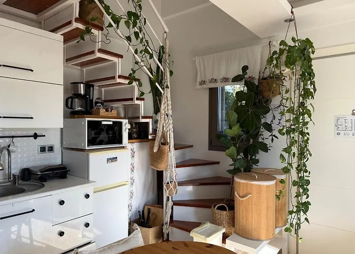 Urla'da Tatli, Huzurlu, Bahceli Bir Ev *